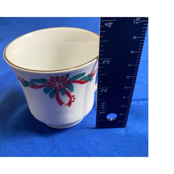 Poinsettia and Ribbons 12 Piece Tea/ Coffee Cups w/ Storage Case White Red Green - Picture 6 of 7